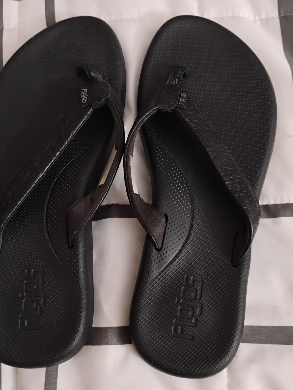 Flojos Black Floral-Textured Thong Sandals